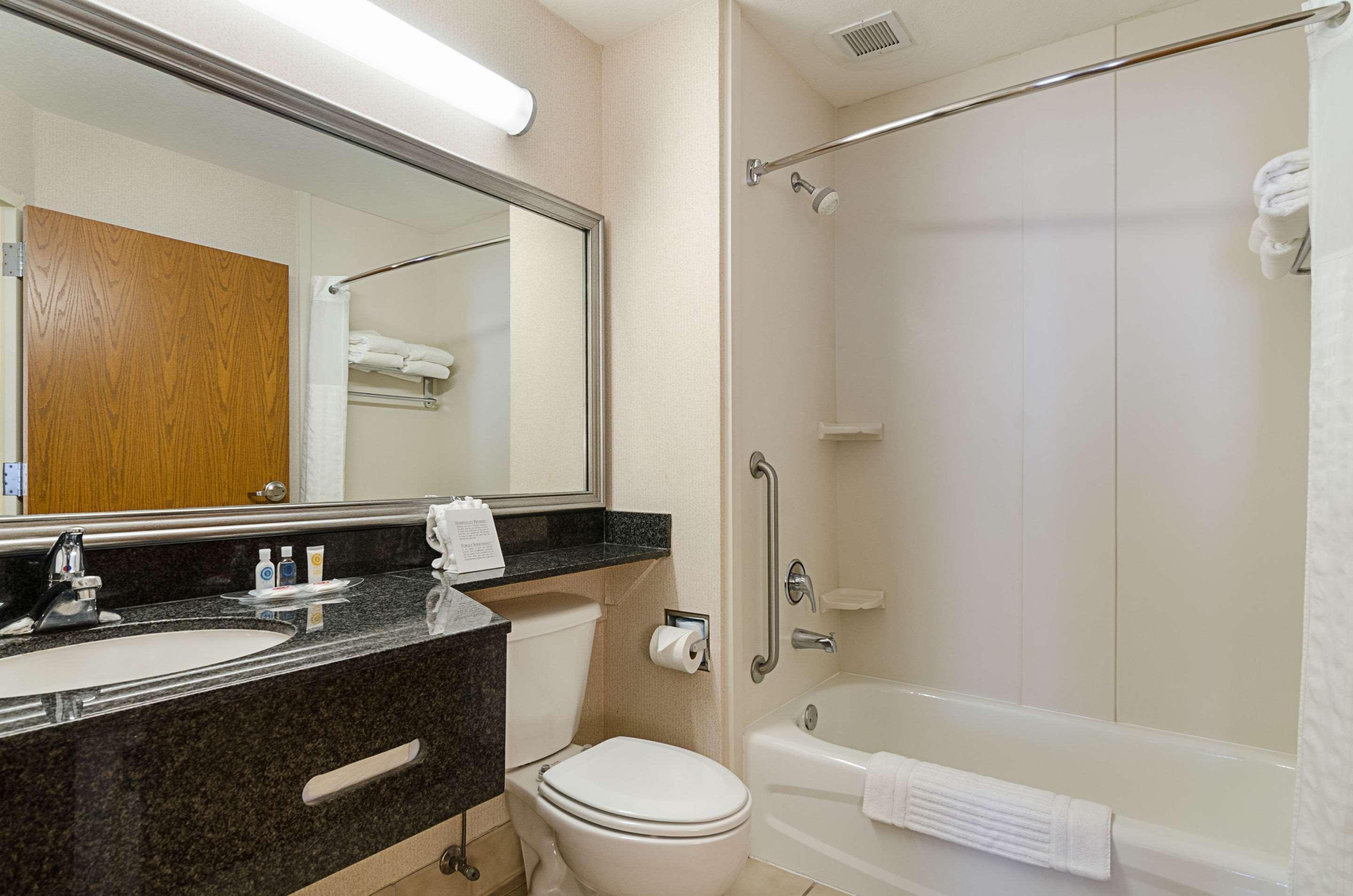 Quality Suites Springdale West I-49 Экстерьер фото