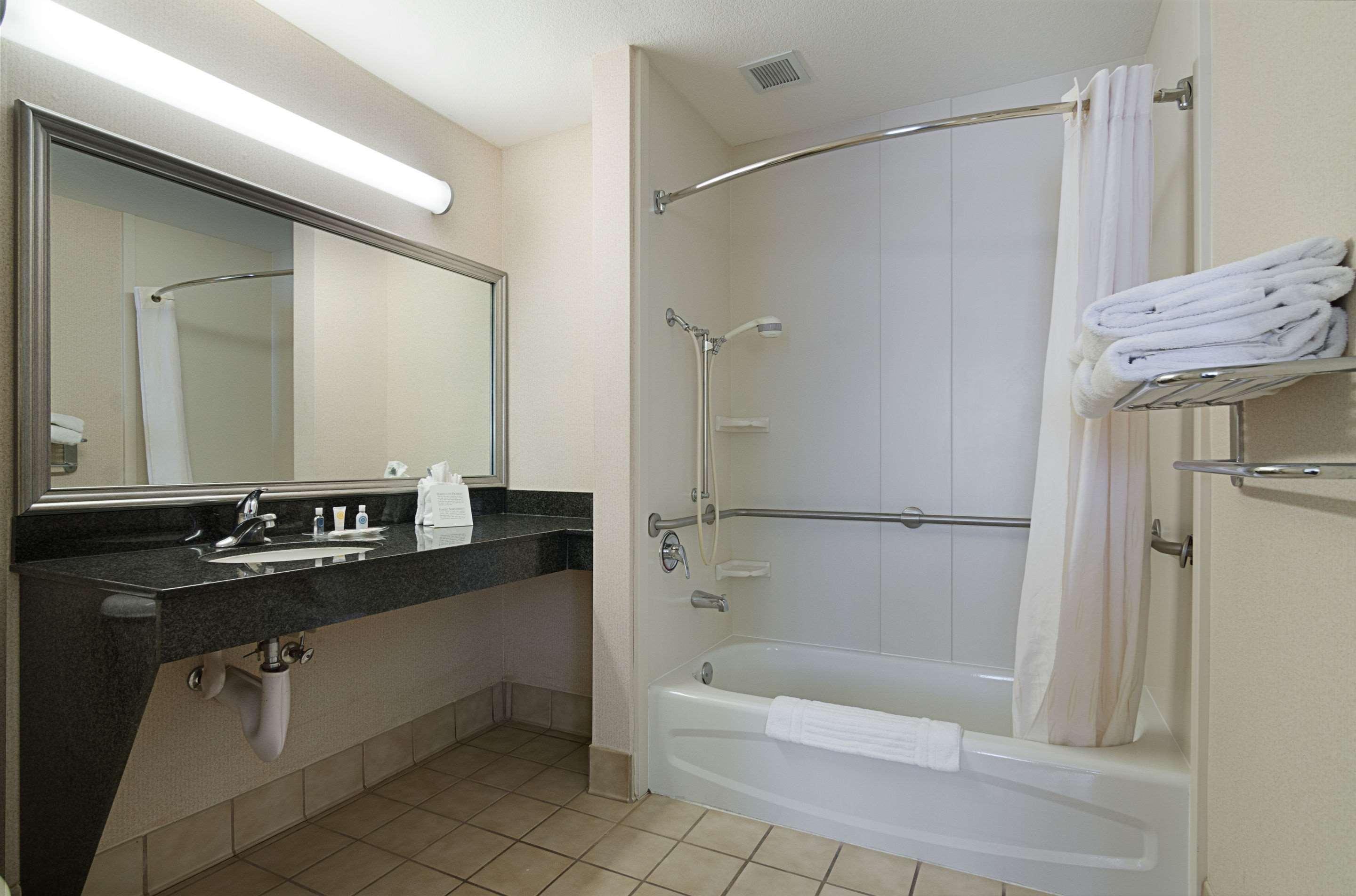 Quality Suites Springdale West I-49 Экстерьер фото
