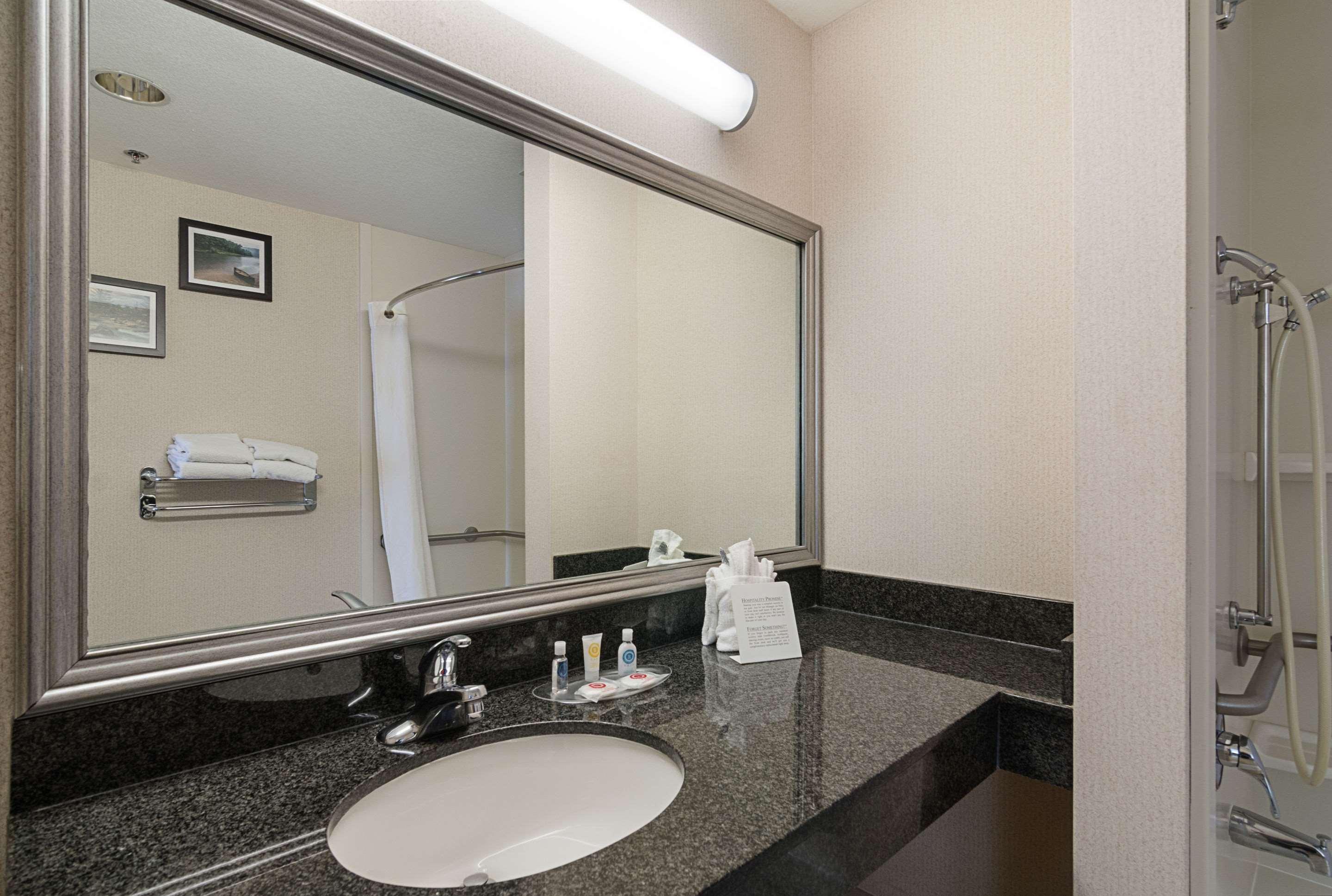 Quality Suites Springdale West I-49 Экстерьер фото