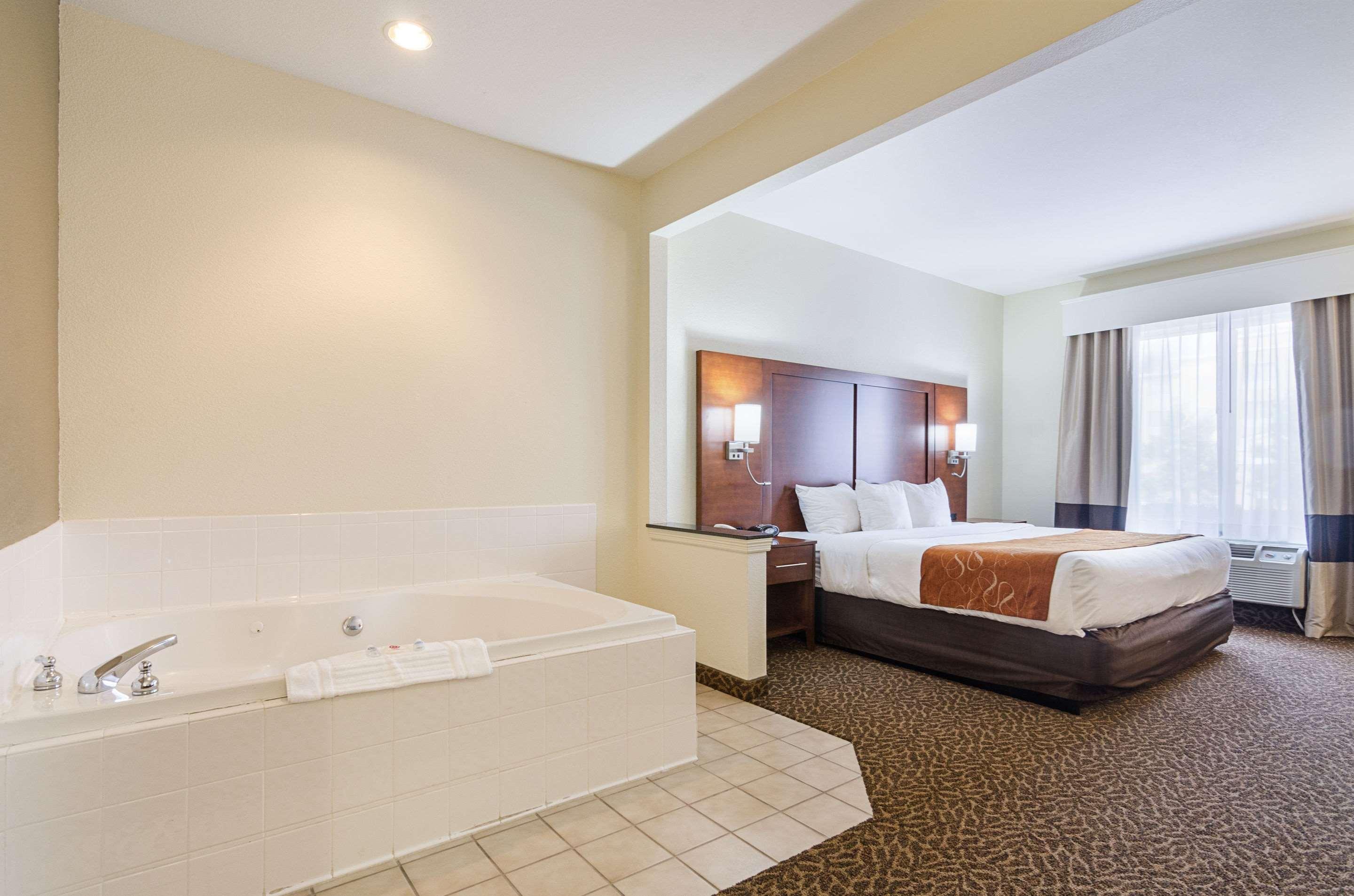 Quality Suites Springdale West I-49 Экстерьер фото